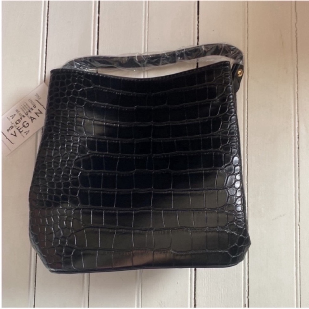 AOTA Elena Bucket Bag Black - Picture 3 of 8